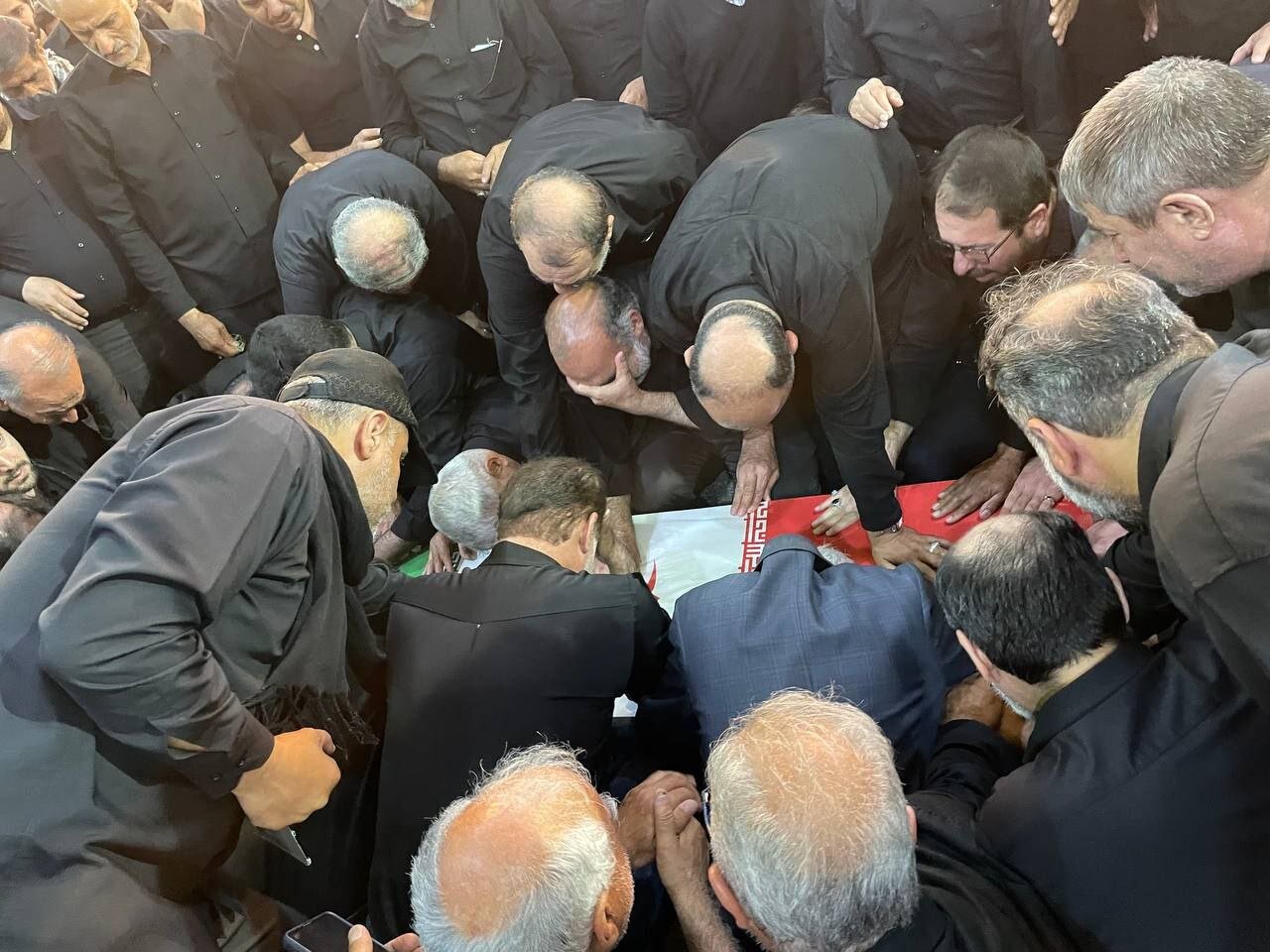 تصاویری از مراسم تشییع شهید مدافع وطن