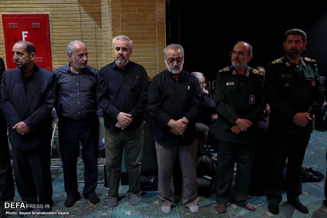 حضور چهره های مطرح در مراسم بزرگداشت سردار سپهبد شهید محمد باقری/ زاکانی با دست شکسته حاضر شد +تصویر