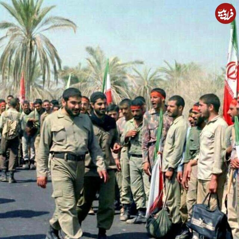 عکس/ سردار سلیمانی و دریادار شمخانی در میان رزمندگان دفاع مقدس