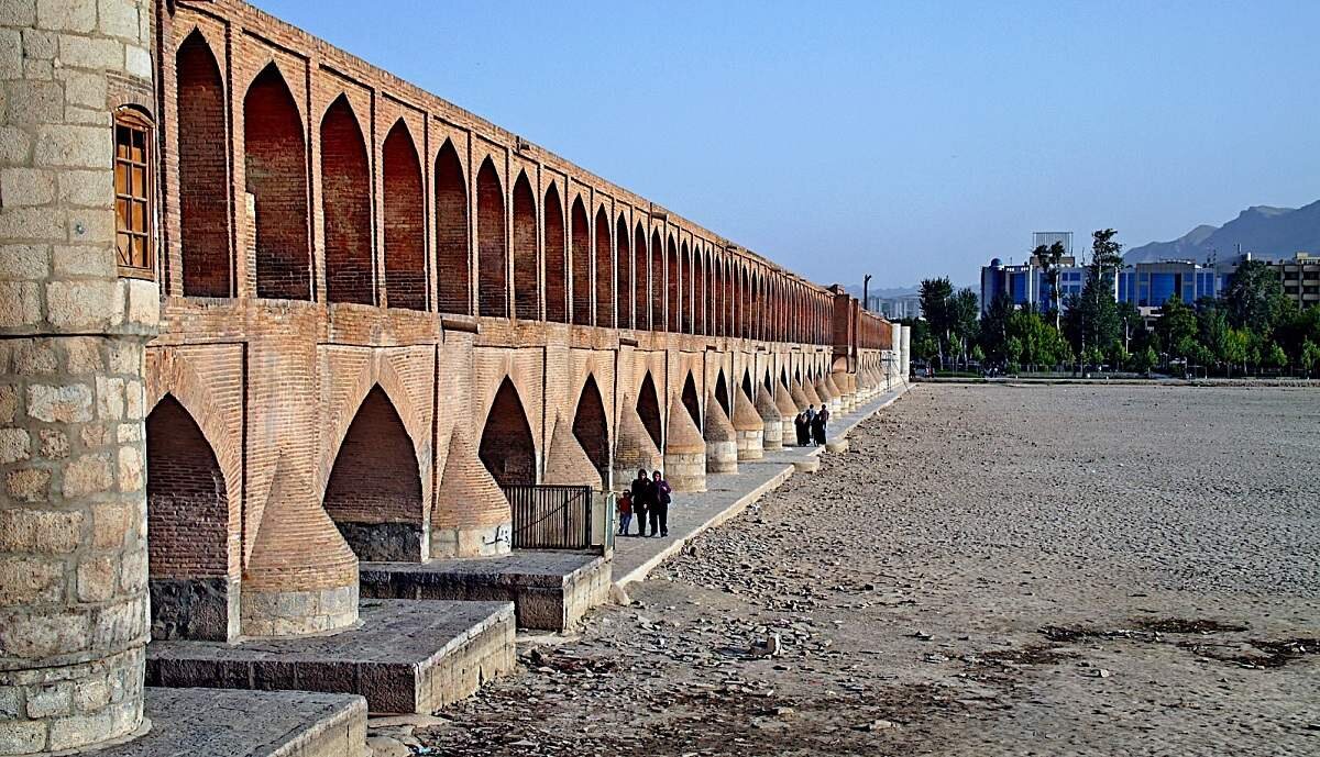 هشدار مدیرعامل پیشین مترو اصفهان: بدون زاینده‌رود، اصفهان به شهر سوخته تبدیل می‌شود + فیلم