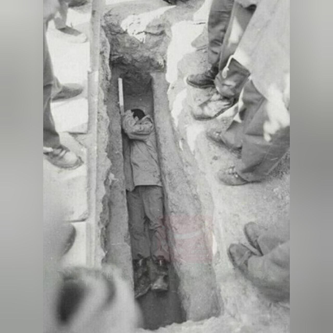 عکس | اولین باری که سرلشکر محمد باقری داخل قبر خوابید!