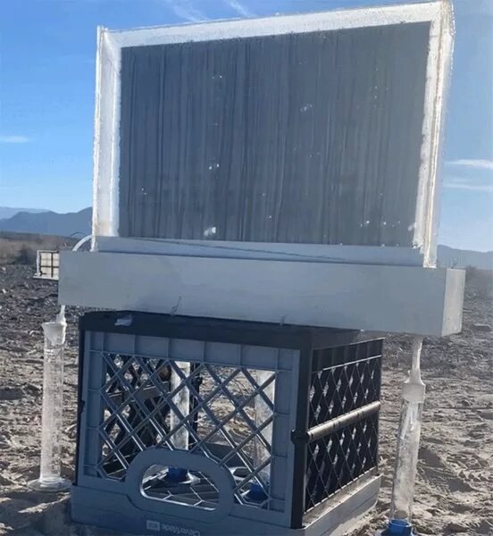 دستگاهی که از هوای خشک بیابان آب آشامیدنی تولید میکند