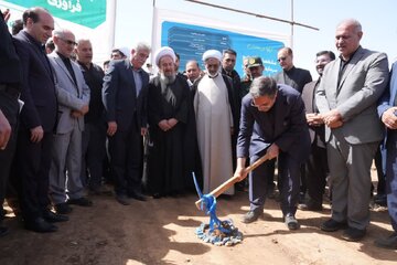واحد فرآوری سیلیس در شهرستان شاهین‌دژ با سرمایه‌گذاری ۶۶۰ میلیارد تومانی کلنگ‌زنی شد