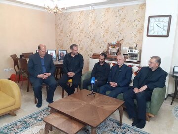 جزئیات دیدار رئیس بنیاد شهید با خانواده شهیدان حاجی‌سلطانی و مکتبی