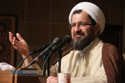 استاد حوزه علمیه: انگلیسی‌ها، سلطنت طلبان، آمریکایی‌ها، و صهیونیست‌ها می‌خواهند نظام را سرنگون کنند/ دروغ می‌گویند که مردم ایران را دوست دارند
