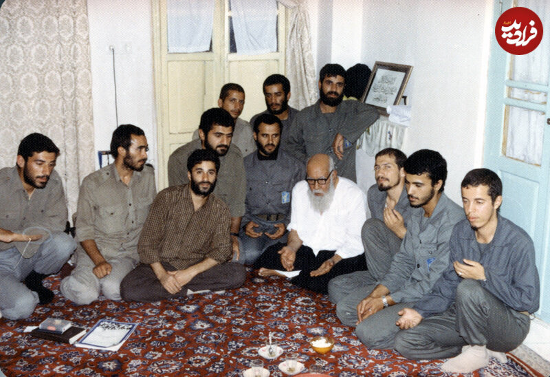 عکس/ حسن باقری، سردار رشید و یحیی صفوی در منزل عارف مشهور