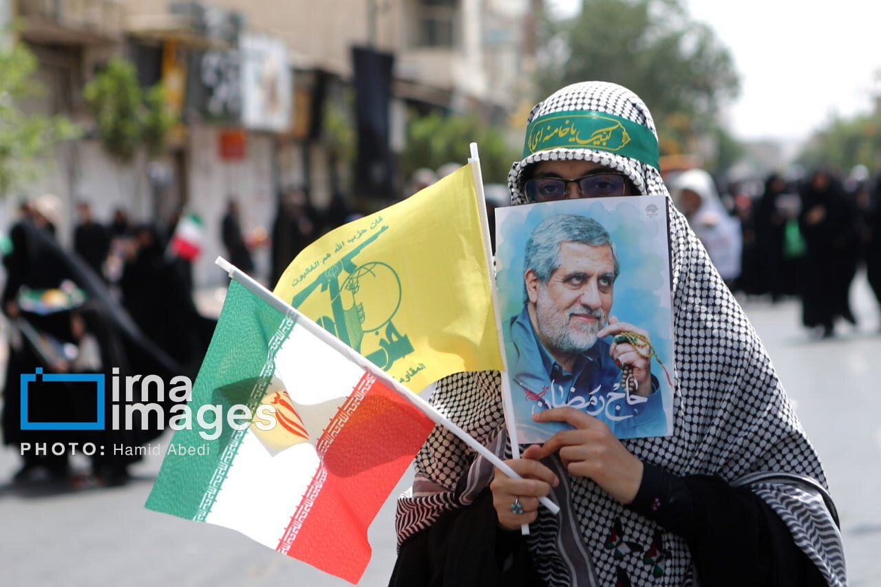 پیکر شهید ایزدی به خاک سپرده شد/ تصاویری از تشییع حاج رمضان