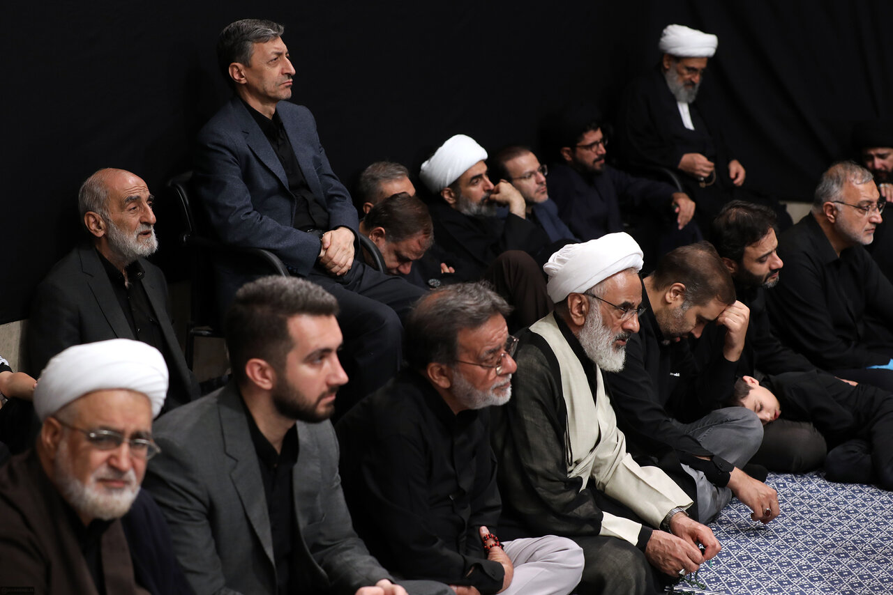 تصویری از حضور حسین شریعتمداری در بیت رهبری/ فتاح هم در مراسم عزاداری شرکت کرد