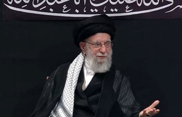 روایتی از لحظه ورود رهبرانقلاب به حسینیه امام خمینی / شب عاشورای امسال تاریخی شد