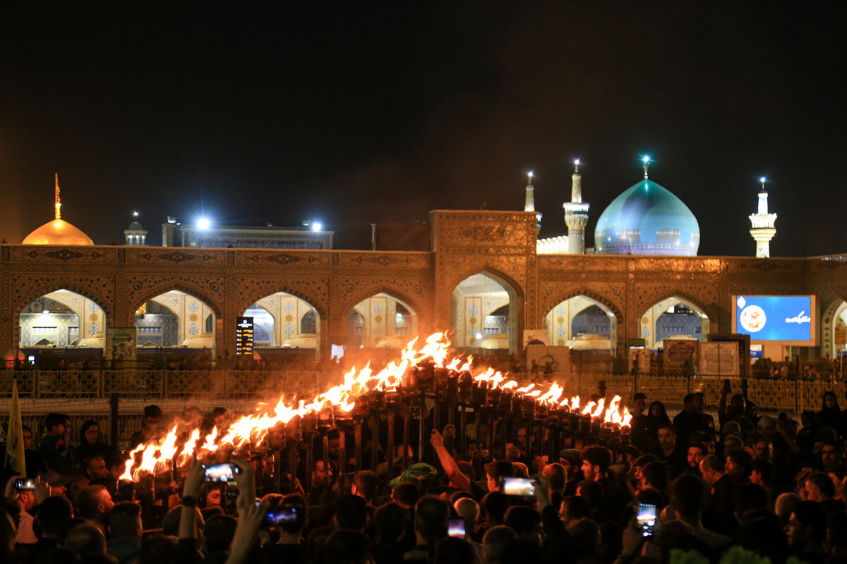 ببینید | آیین مشعل‌گردانی نجفی‌های مقیم مشهد