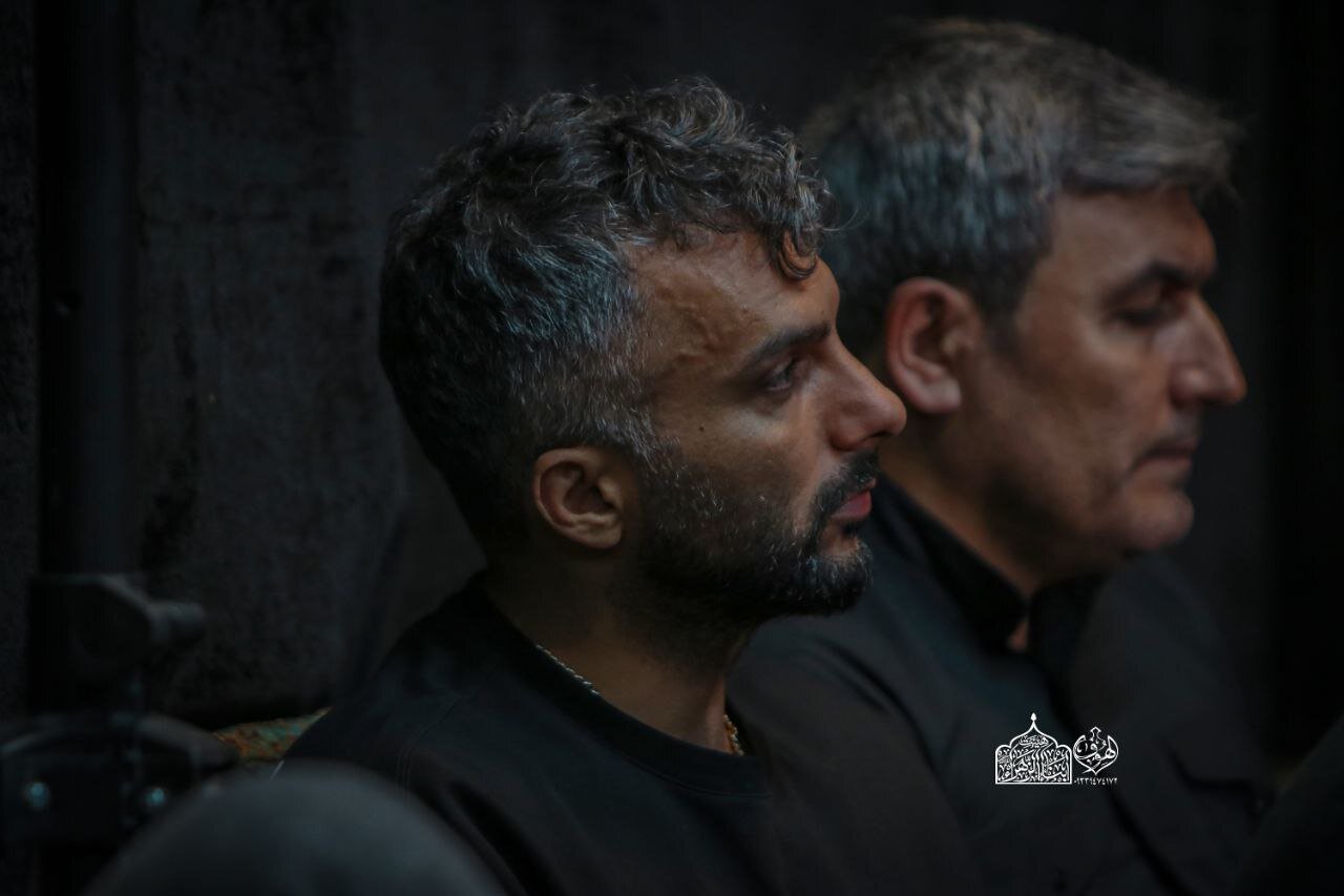 عکس | حضور محمدحسین میثاقی در هیئت عزاداری مداح معروف