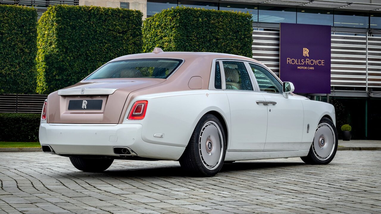 فانتوم Dentelle، هدیه طلایی رولزرویس برای روز پدر 2 هدیه زیبای رولزرویس برای روز پدر /عکس