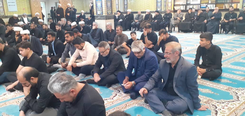 گزارش تصویری | حضور سرپرست معاونت سیاسی اجتماعی استانداری خوزستان در آیین عزاداری تاسوعای حسینی در اهواز