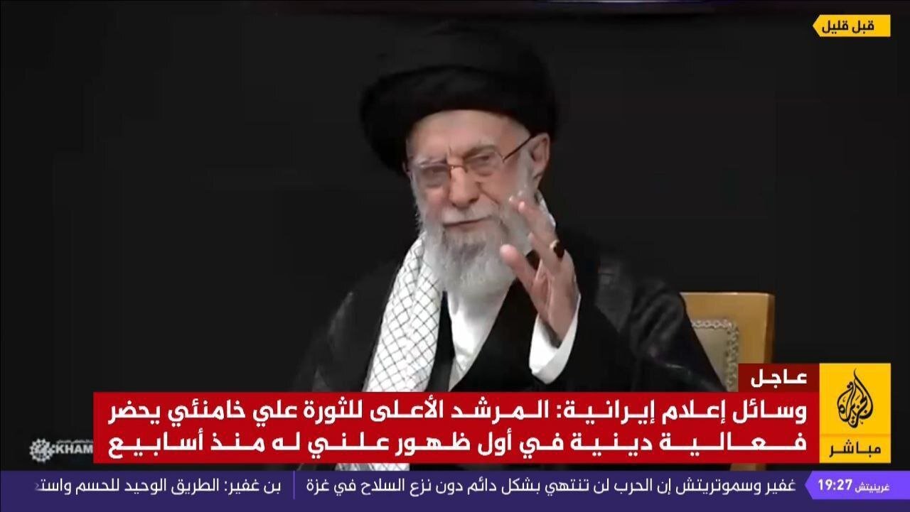 عکس | پوشش حضور رهبر معظم انقلاب در مراسم شب عاشورای حسینی در شبکه الجزیره