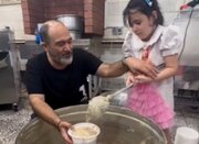 ببینید | حضور دختر مهران غفوریان در مراسم نذری شب تاسوعا
