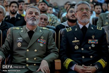 عکس دو تن از فرماندهای عالی رتبه ارتش در عاشورای سال 1380