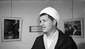 عکس/ هاشمی رفسنجانی در لباس ارتش و در کنار نوه‌هایش؛ دهه ۶۰