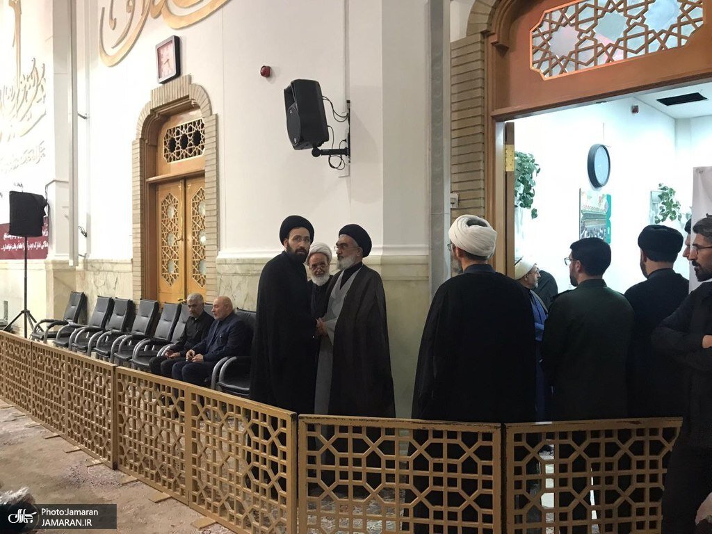 حضور سیدعلی خمینی در مراسم ختم شهید ایزدی