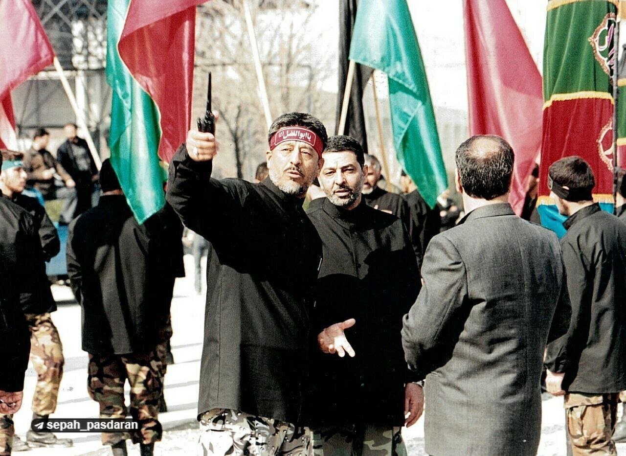 عکس دو تن از فرماندهای عالی رتبه ارتش در عاشورای سال ۱۳۸۰