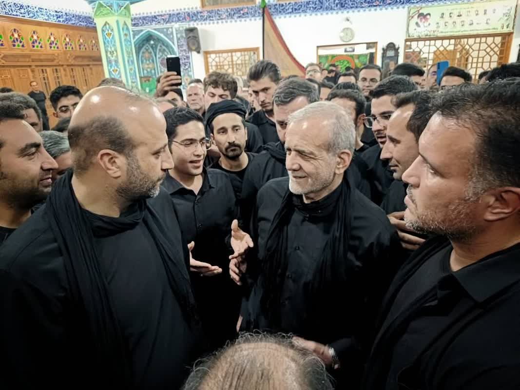 حضور سرزده رییس جمهور در مراسم شام غریبان امامحسین (ع) اردبیل