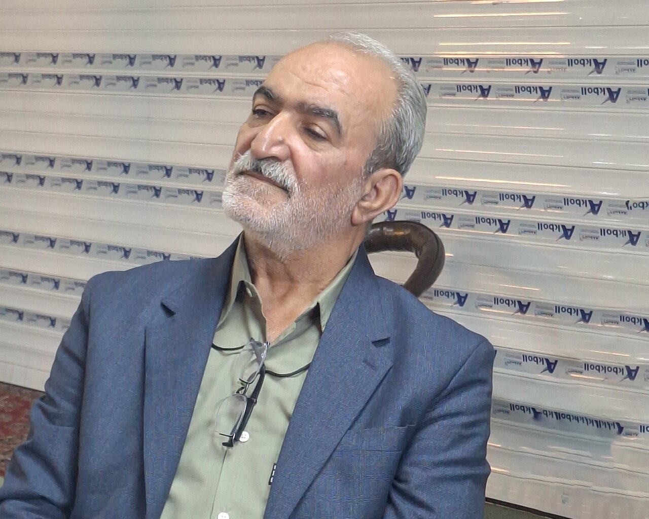 تصاویر صدام را جمعآوری، پاره و ریز ریز کردیم