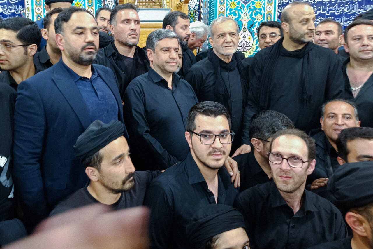 تصاویری از سفر غیررسمی پزشکیان به اردبیل/ حضور رئیس جمهوری در مراسم شام غریبان