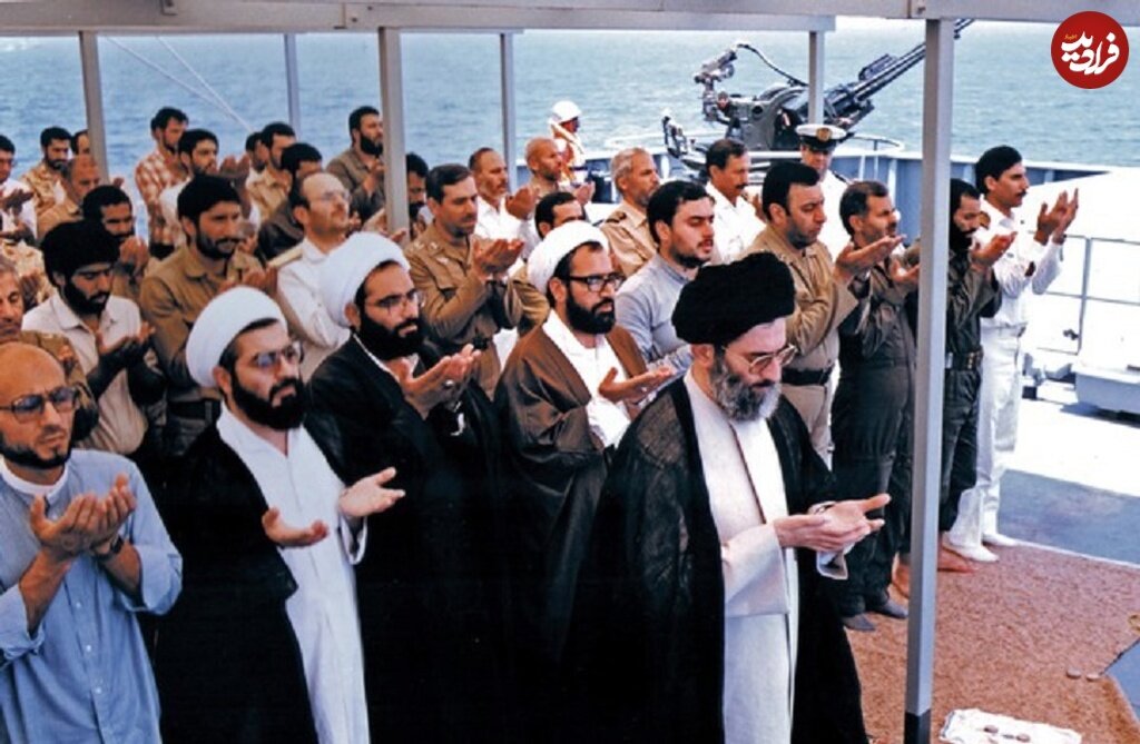 عکس/ حسن روحانی و رهبر انقلاب روی عرشه کشتی