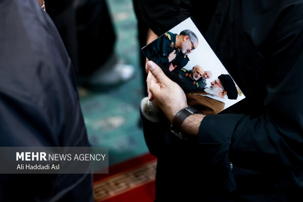 روسای دو قوه در مراسم بزرگداشت شهدای قرارگاه خاتم الانبیاء/ وزیر اطلاعات و فرمانده کل سپاه هم آمده بودند