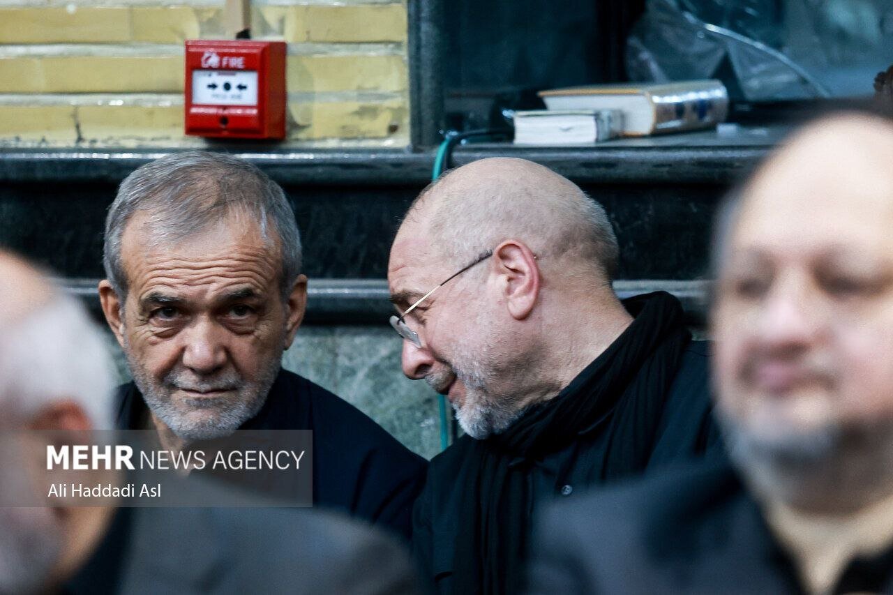 روسای دو قوه در مراسم بزرگداشت شهدای قرارگاه خاتم الانبیاء/ وزیر اطلاعات و فرمانده کل سپاه هم آمده بودند