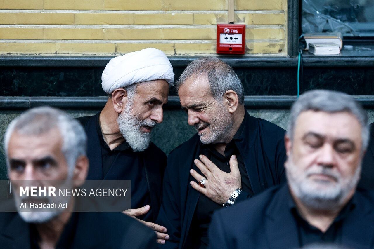 روسای دو قوه در مراسم بزرگداشت شهدای قرارگاه خاتم الانبیاء/ وزیر اطلاعات و فرمانده کل سپاه هم آمده بودند