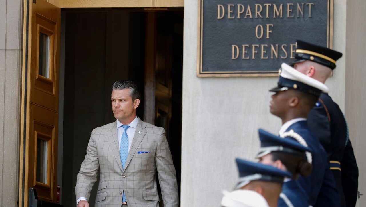 پنتاگون با تایید فرود اضطراری هواپیمای وزیر جنگ: هگست در سلامت است پنتاگون با تایید فرود اضطراری هواپیمای وزیر جنگ: هگست در سلامت است