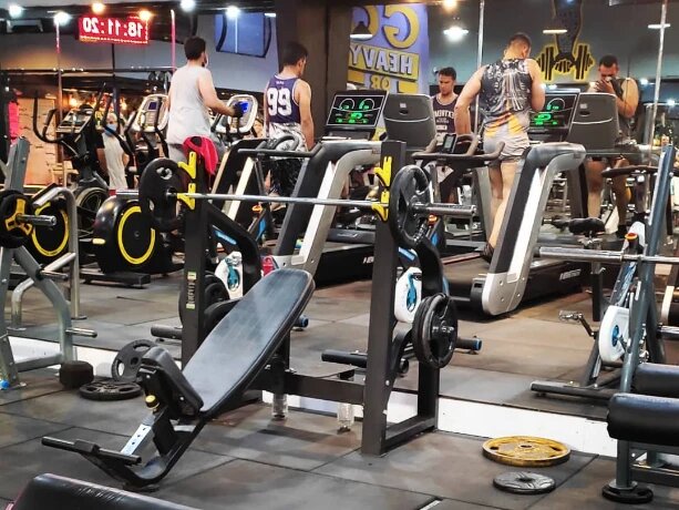 باشگاه های بدنسازی در غرب تهران؛ بررسی قیمتها، دورهها و مربیان