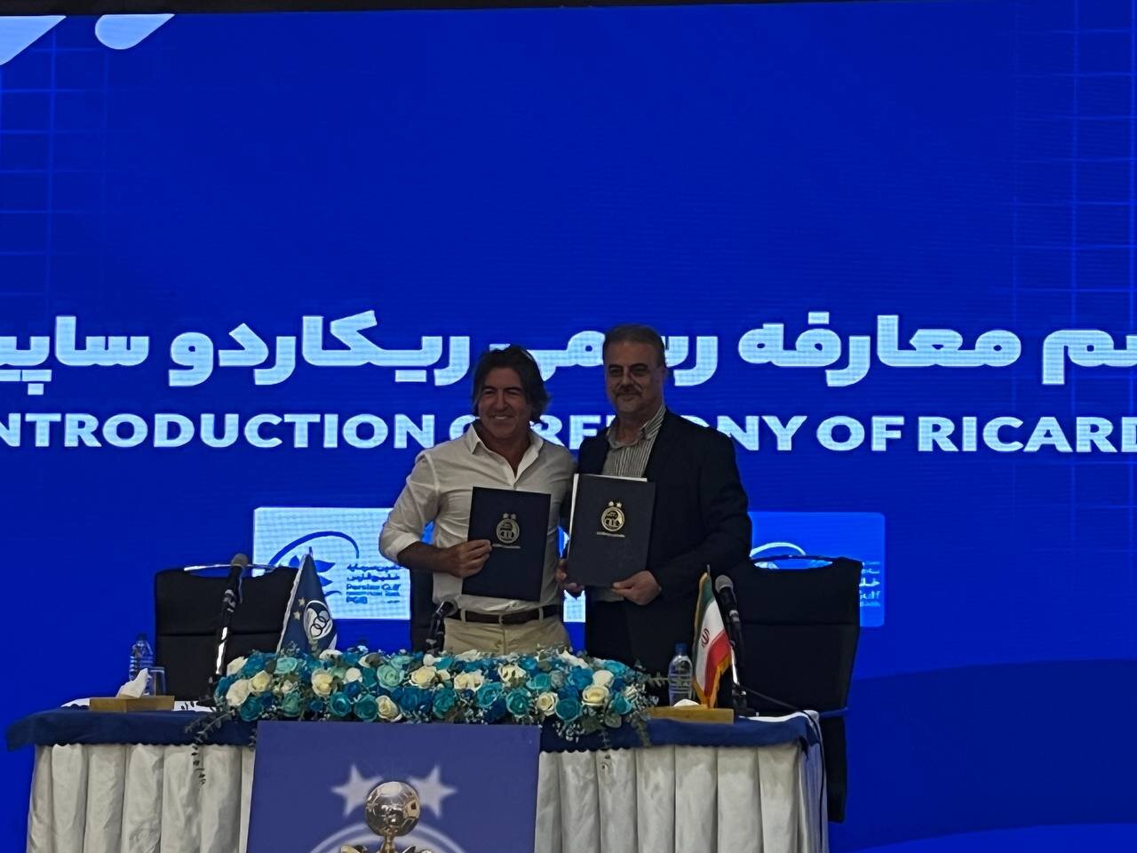 عکس| امضای آبی پای قرارداد ساپینتو