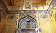 دیگر کاری به طلاهای ضریح حضرت نداشته باش