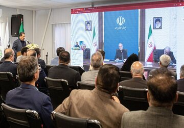 فاز نخست نیروگاه خورشیدی «آفتاب شرق» در شرق اصفهان افتتاح شد فاز نخست نیروگاه خورشیدی «آفتاب شرق» در شرق اصفهان افتتاح شد