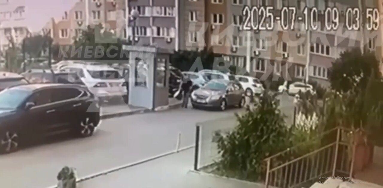 ببینید | لحظه ترور سرهنگ اطلاعاتی اوکراین در مرکز کییف