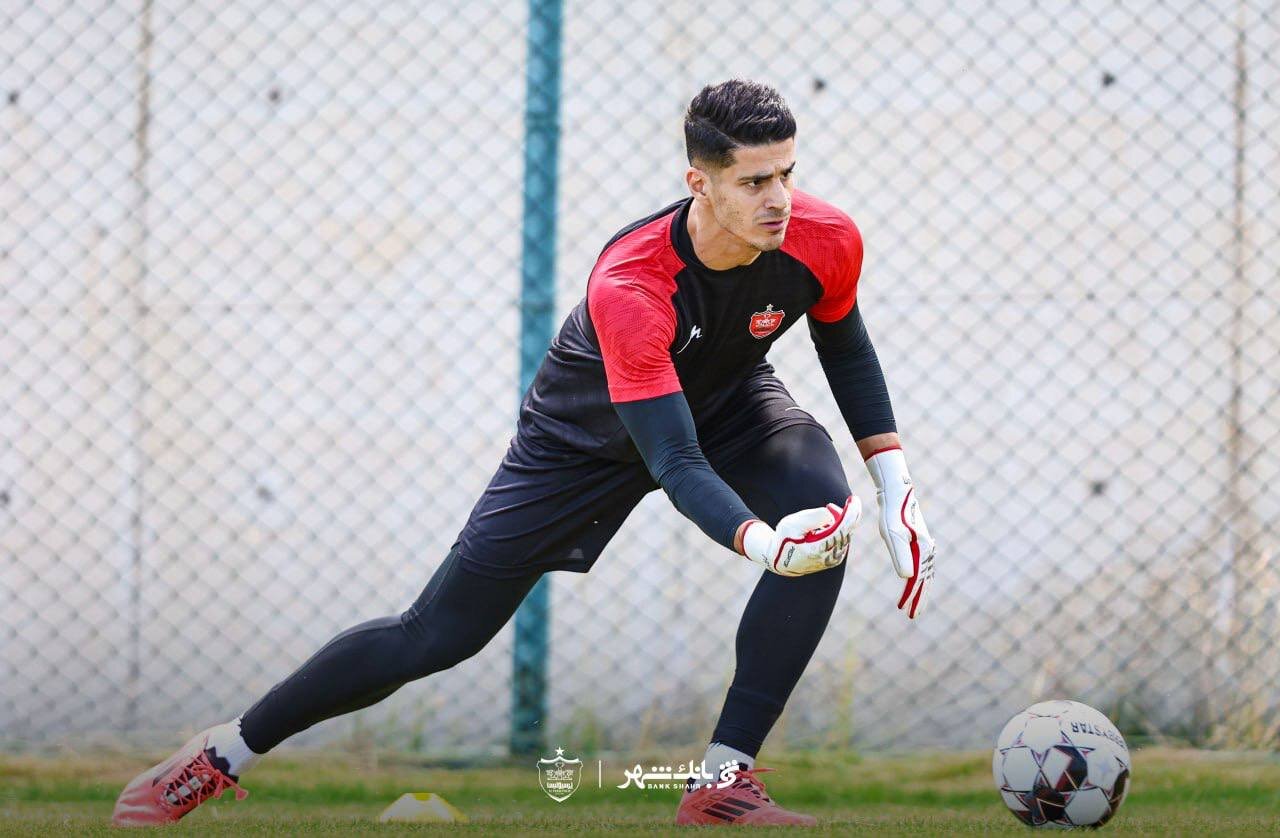 عکس| رونمایی رسمی از پرسپولیس مدل ۱۴۰۴ به سبک هلی کوپتر