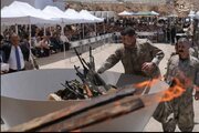 ببینید | لحظه آتش زدن نمادین سلاح توسط نیروهای گروه PKK