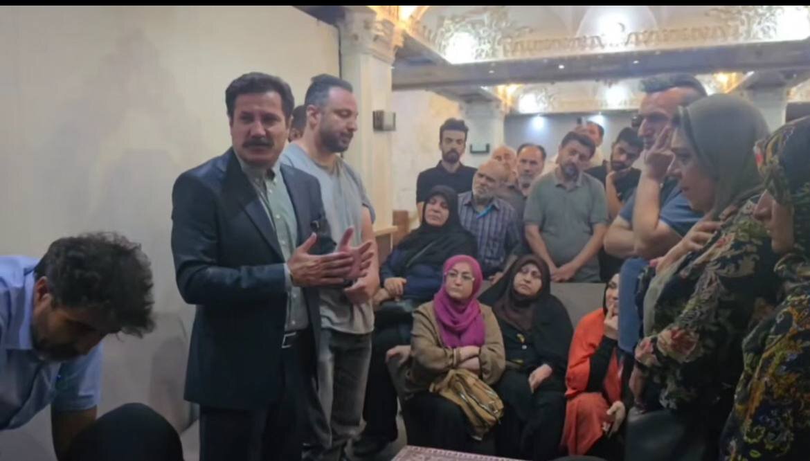 عبدالکریم حسین زاده در جمع آسیب دیدگان جنگ 12 روزه حاضر شد / از طرف کل دولت از شما عذر میخواهم 2