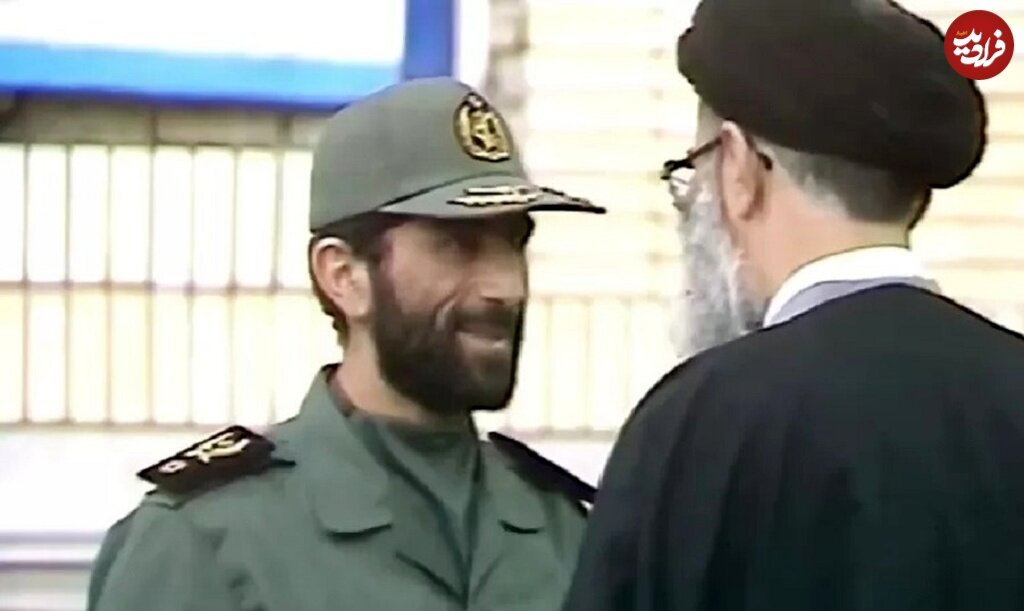 عکس/ سردار قاآنی در لحظه دریافت درجه سرتیپی؛ دهه ۷۰