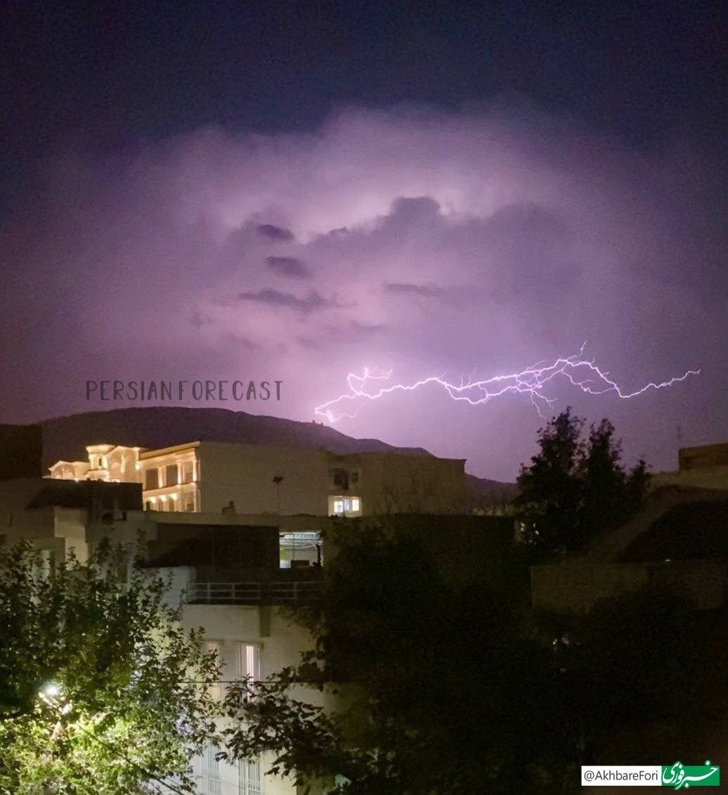 عکس | ثبت لحظه جالب از رعد و برق امشب کرج