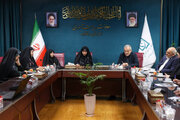 بازدید سرزده پزشکیان از یک نهاد دولتی/پزشکیان: زنان دارای انگیزه‌های قوی برای نقش‌آفرینی‌های اجتماعی هستند