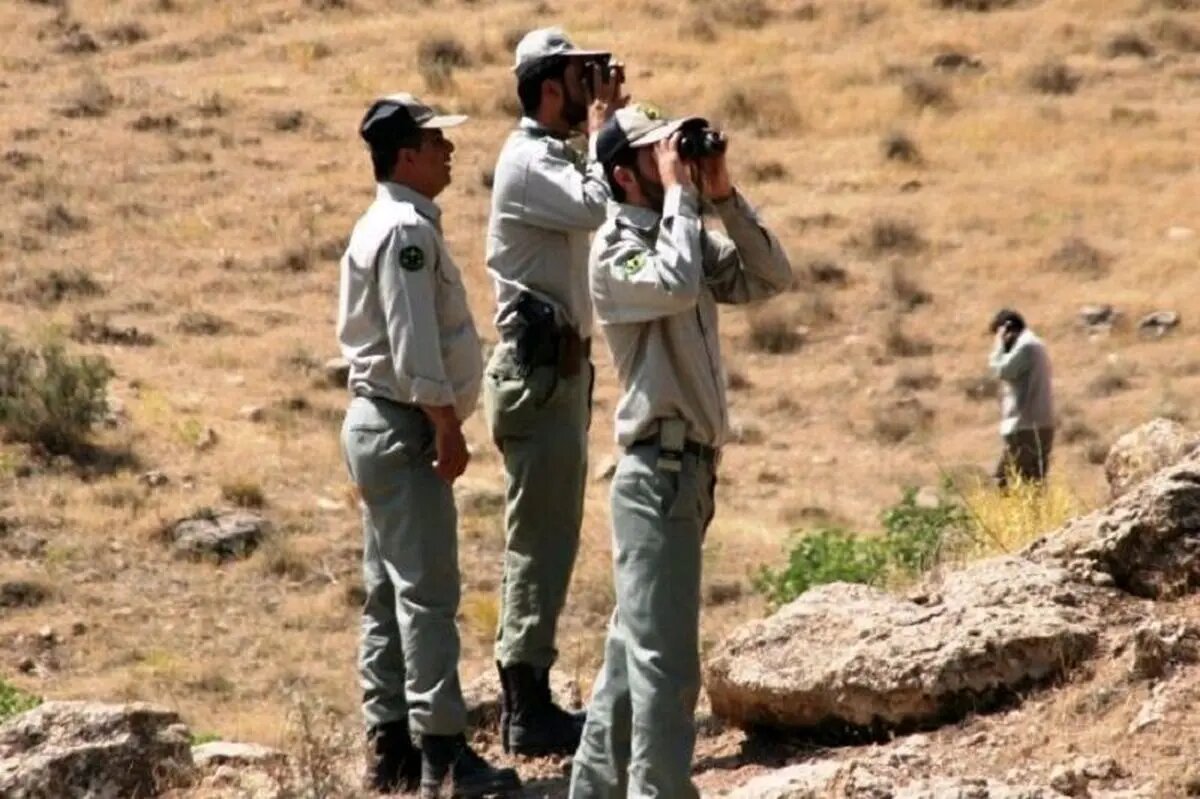 حمله تهدیدآمیز شکارچیان به نگهبانان طبیعت منجر به مرگ شد. حمله تهدیدآمیز شکارچیان به نگهبانان طبیعت منجر به مرگ شد.