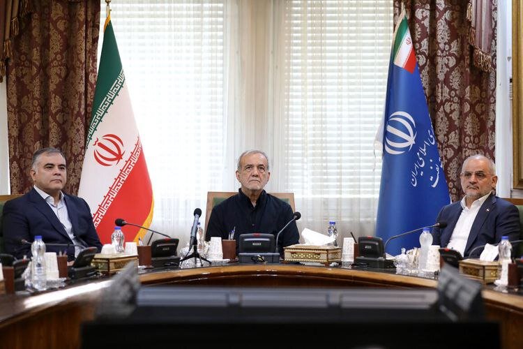 تصاویری از مسعود پزشکیان در وزارت نفت 3