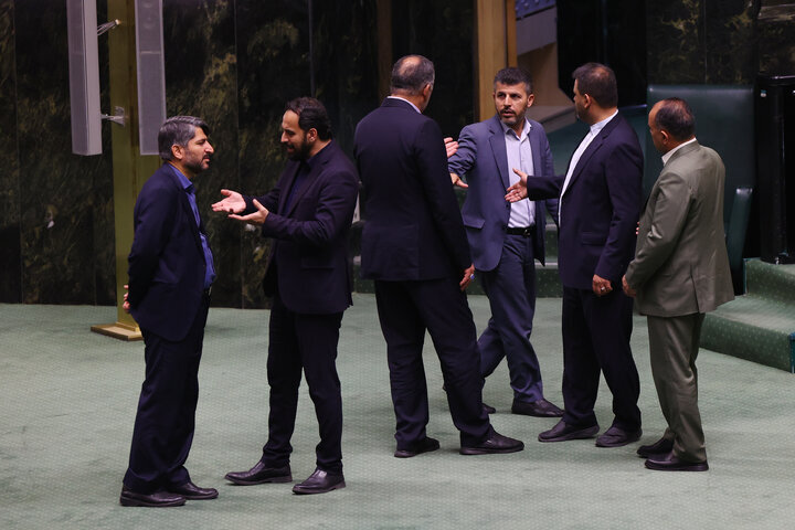 نمایندگان، رئیس مجلس را محاصره کردند/ جلسه دو نفره ذوالنوری و رسایی+تصاویر