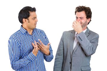 ۴ گروه غذایی که می‌تواند باعث بوی بد بدن شوند