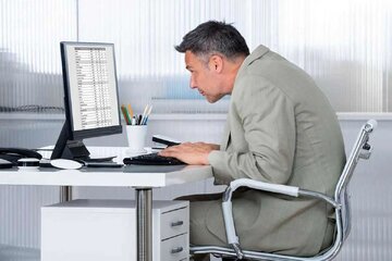اصولی‌ترین نحوه نشستن، ایستادن و راه رفتن/ عکس