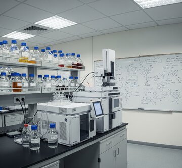 ایمنی و تشخیص اتانول مرک در محیط‌های آزمایشگاهی