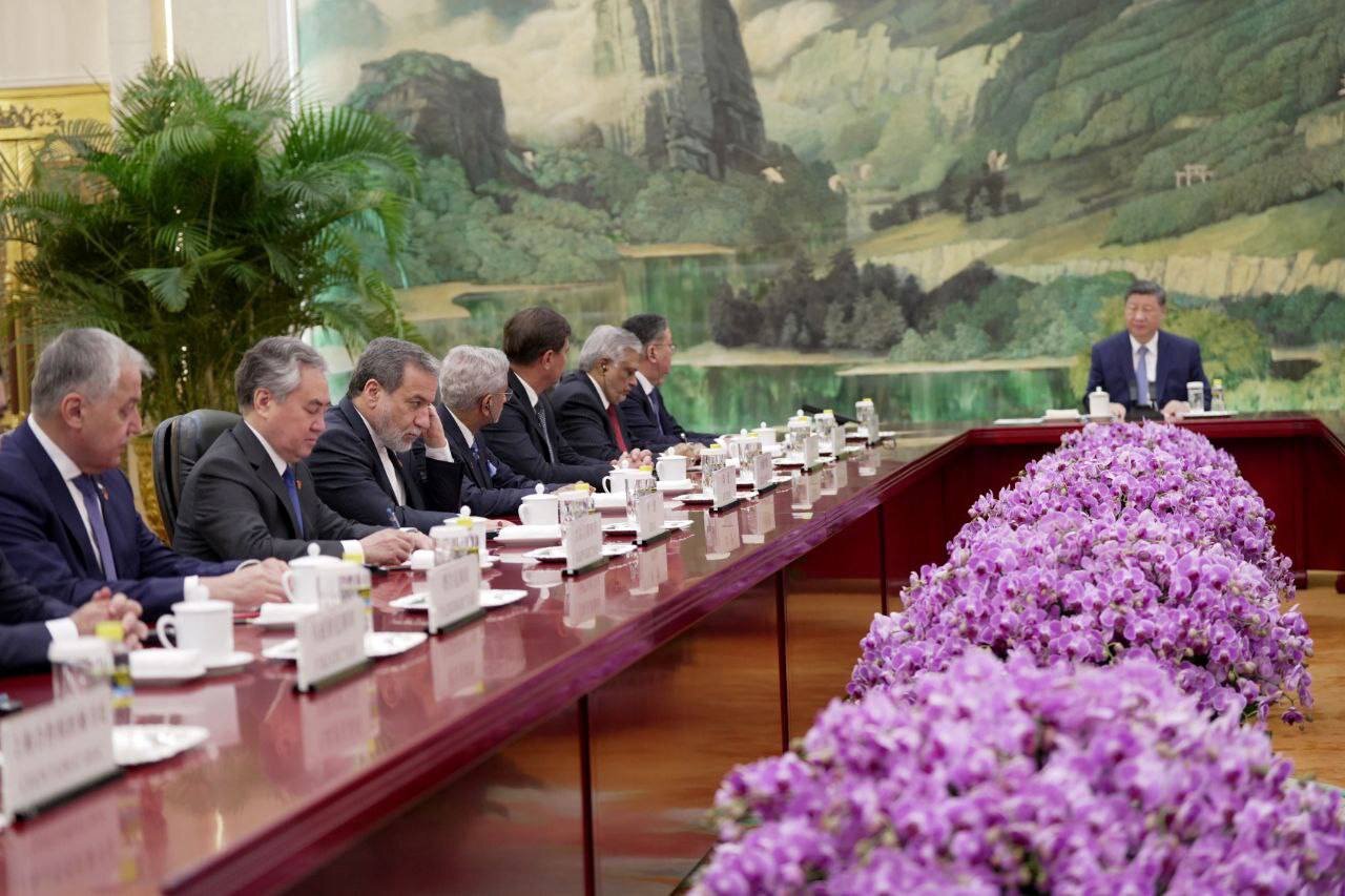 شی با وزرای خارجه شانگهای دیدار کرد/عکس