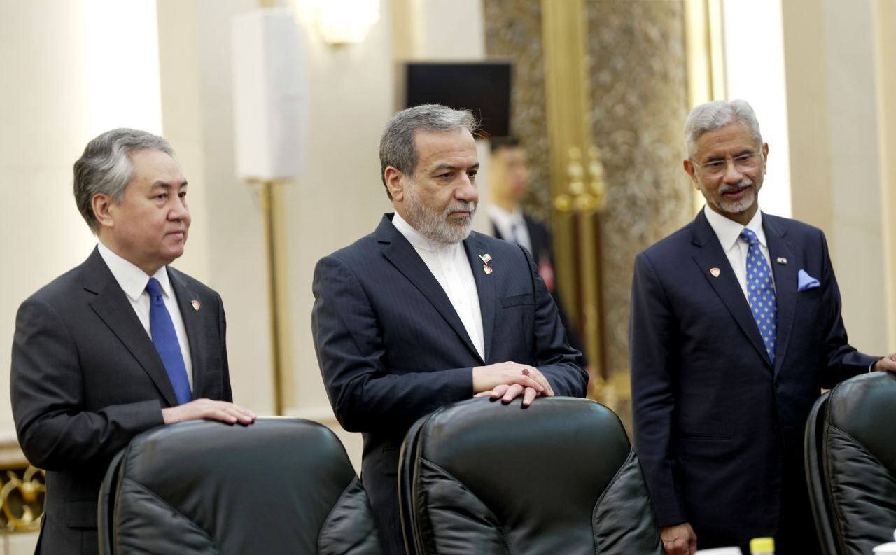 شی با وزرای خارجه شانگهای دیدار کرد/عکس